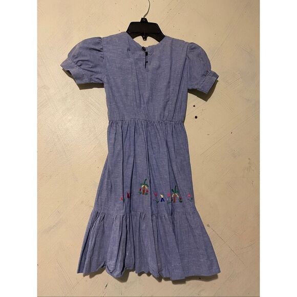 Vintage girls sz 6/7 Blue Chambray dress with embroidered folk art designs - Picture 7 of 12